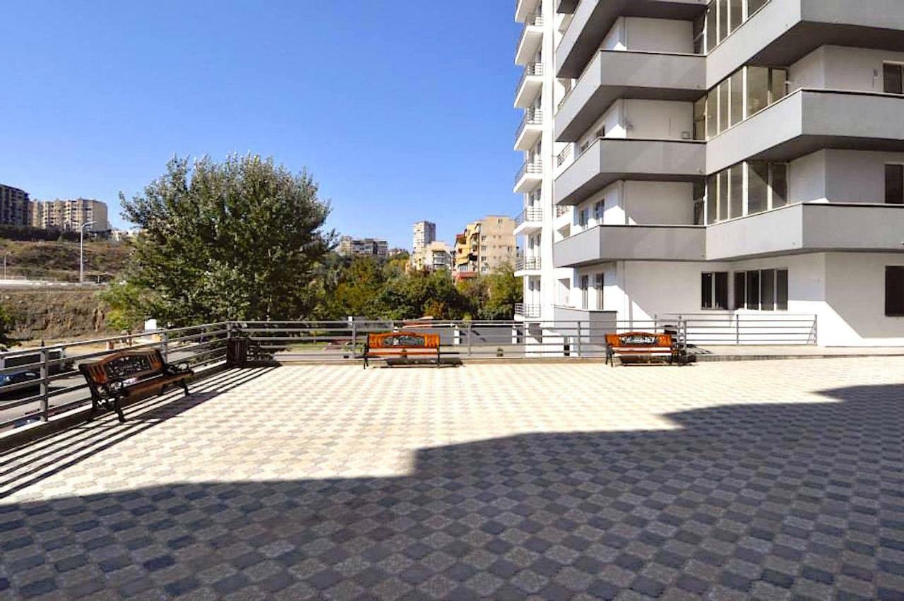 Tbilisi Apartment Tennis Court Екстериор снимка